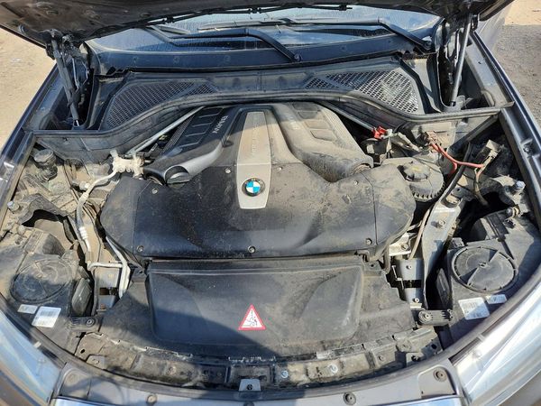 2017 BMW X6 xDrive50i — Engine bay