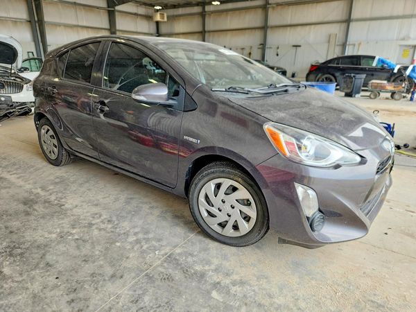 2015 TOYOTA PRIUS — Passenger 3/4