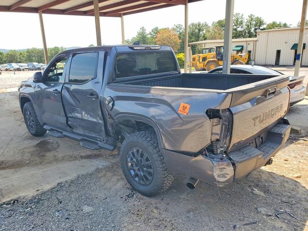 2025 TOYOTA TUNDRA SR