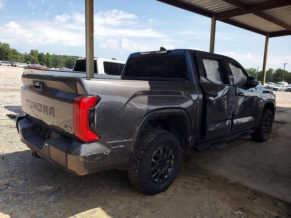 2025 TOYOTA TUNDRA SR