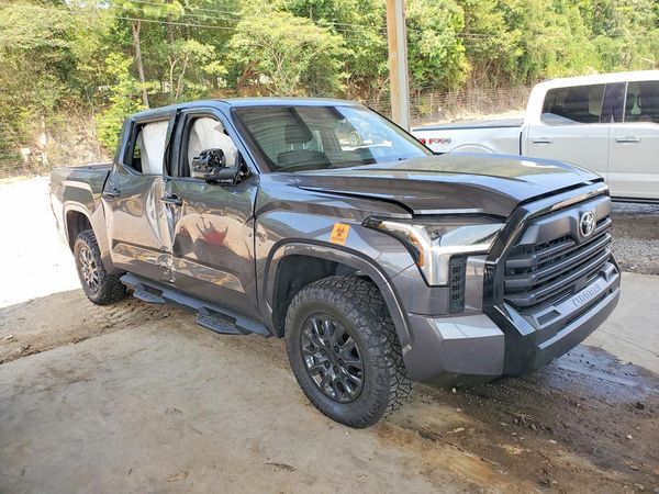 2025 TOYOTA TUNDRA SR