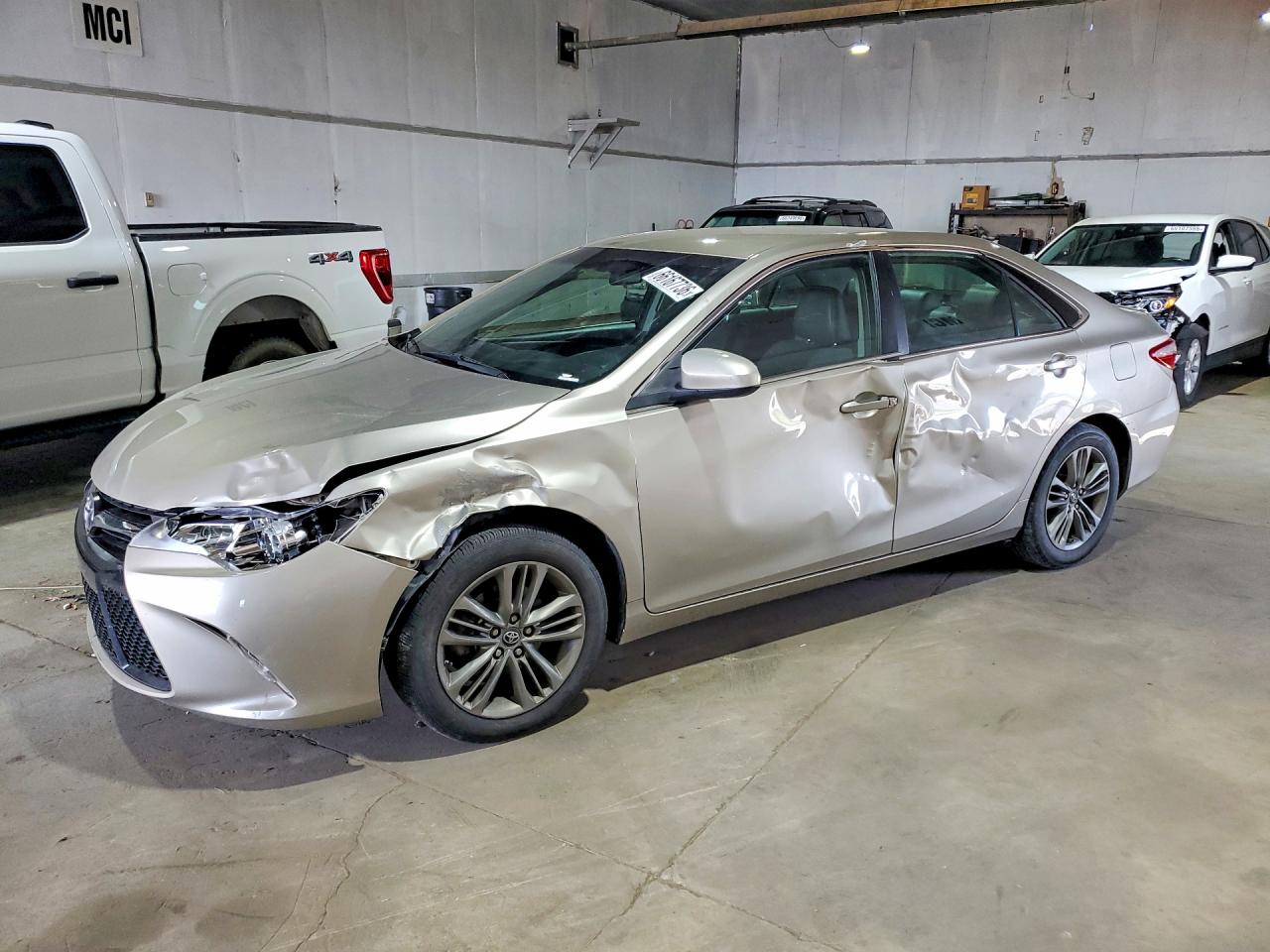 2017 TOYOTA CAMRY LE/SE/XLE/XSE — Front 3/4