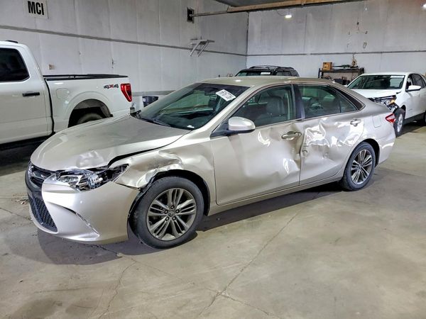 2017 TOYOTA CAMRY LE/SE/XLE/XSE — Front 3/4