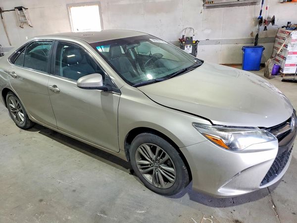 2017 TOYOTA CAMRY LE/SE/XLE/XSE — Passenger 3/4