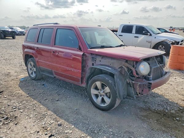2016 JEEP PATRIOT Latitude — Passenger 3/4