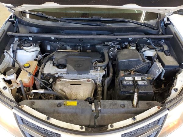 2015 TOYOTA RAV4 Limited (G Grade) — Engine bay