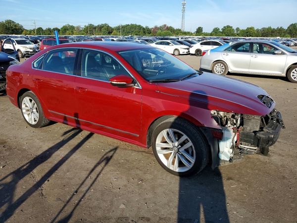 2017 VOLKSWAGEN PASSAT — Passenger 3/4