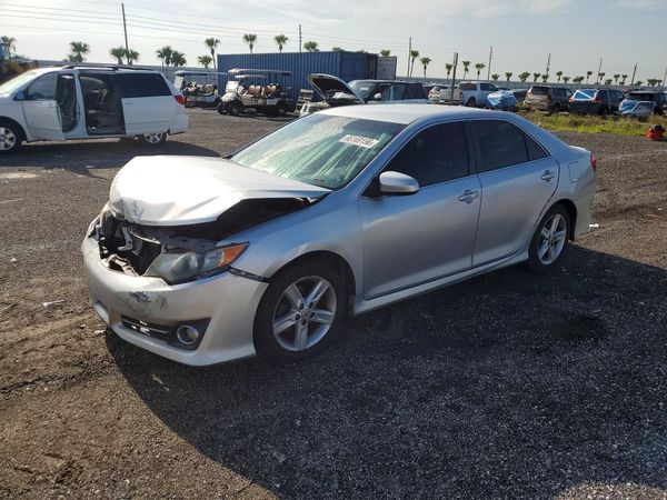 2014 TOYOTA CAMRY