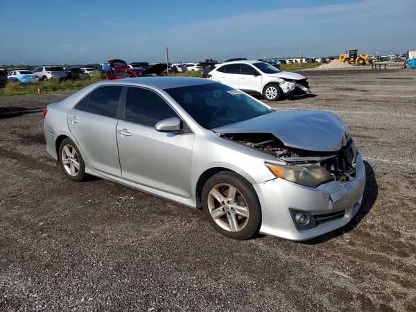 2014 TOYOTA CAMRY
