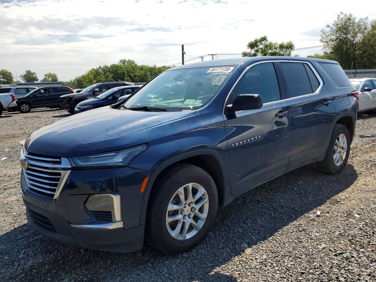 2022 CHEVROLET TRAVERSE LS — Front 3/4