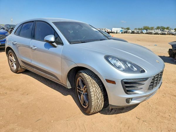 2015 PORSCHE MACAN — Passenger 3/4