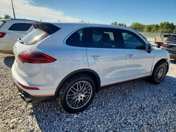 2015 PORSCHE CAYENNE