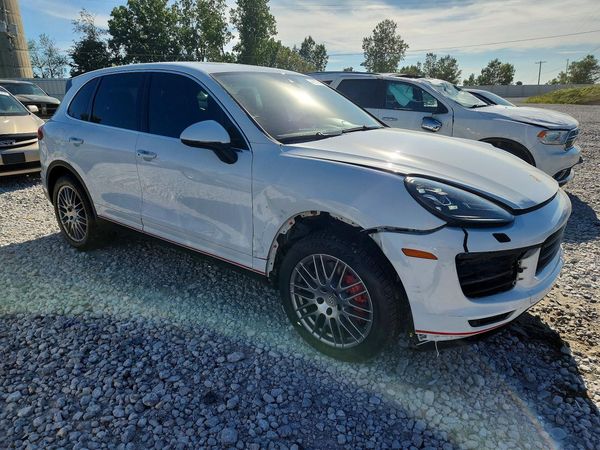 2015 PORSCHE CAYENNE