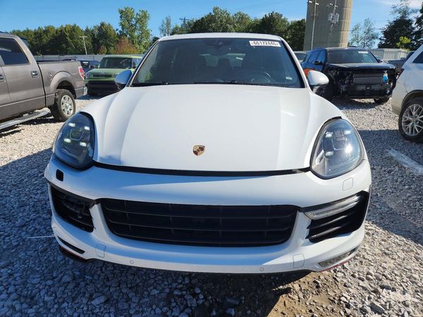 2015 PORSCHE CAYENNE