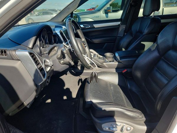 2015 PORSCHE CAYENNE