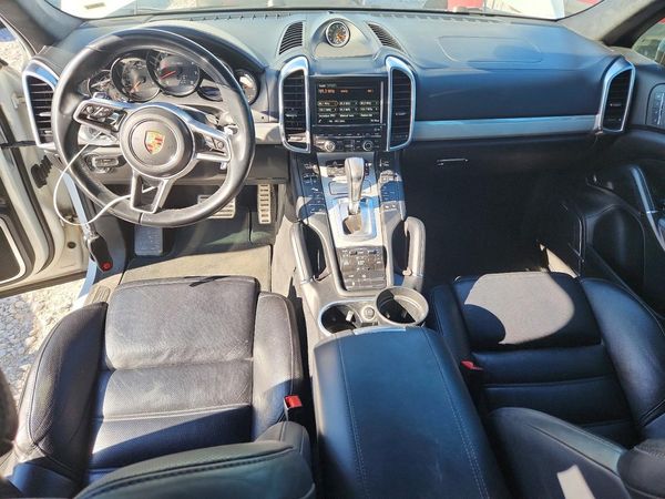 2015 PORSCHE CAYENNE