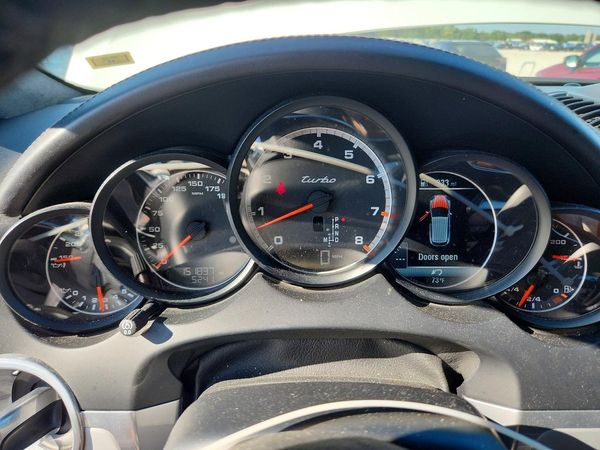 2015 PORSCHE CAYENNE