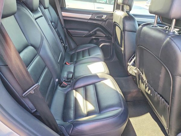 2015 PORSCHE CAYENNE