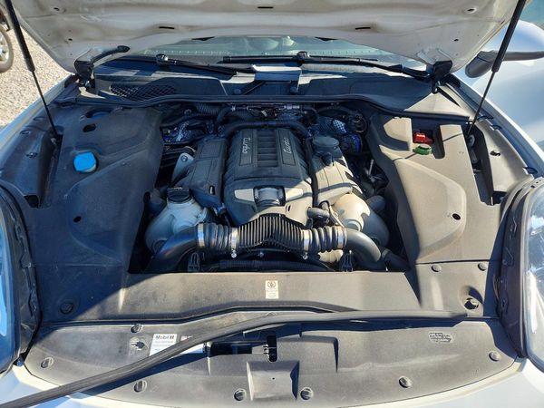 2015 PORSCHE CAYENNE