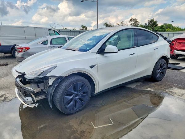 2025 TESLA MODEL Y