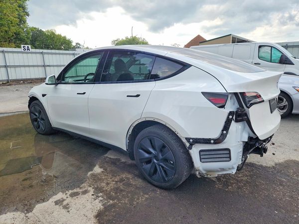2025 TESLA MODEL Y