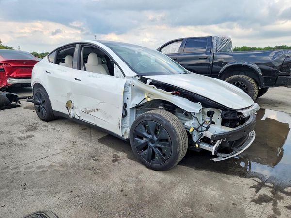 2025 TESLA MODEL Y