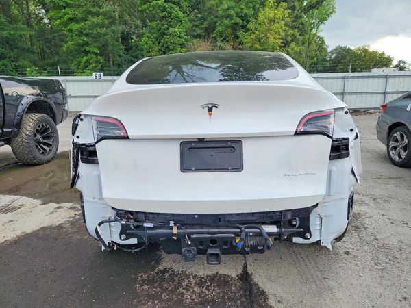 2025 TESLA MODEL Y