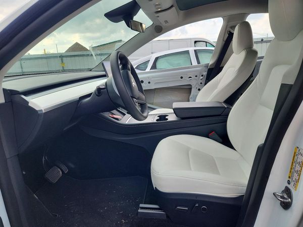 2025 TESLA MODEL Y