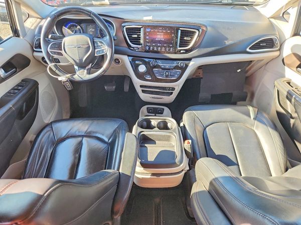 2017 CHRYSLER PACIFICA Touring L
