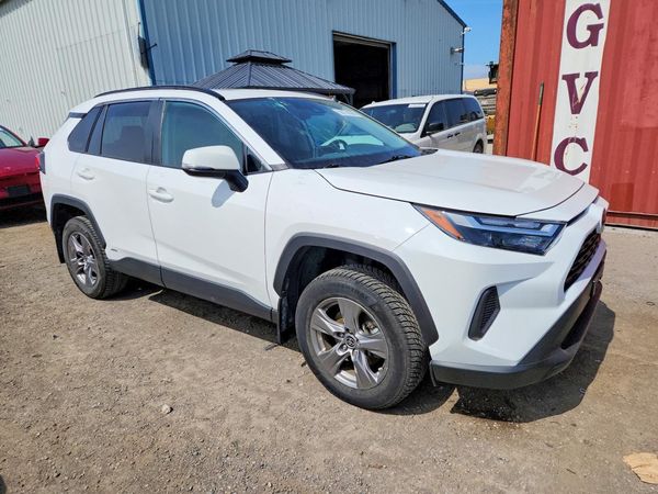 2023 TOYOTA RAV4 XLE — Passenger 3/4
