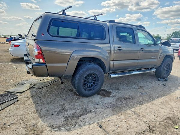 2015 TOYOTA TACOMA