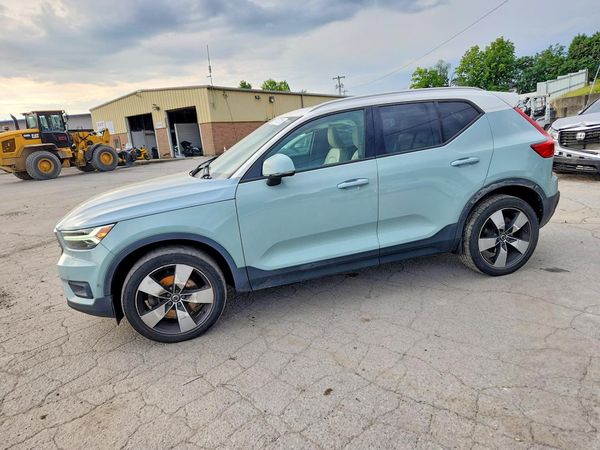 2019 VOLVO XC40