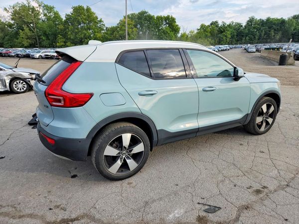 2019 VOLVO XC40
