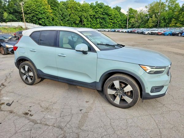 2019 VOLVO XC40