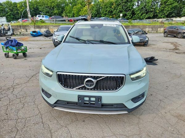 2019 VOLVO XC40