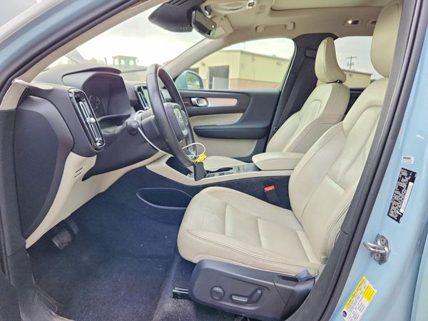 2019 VOLVO XC40