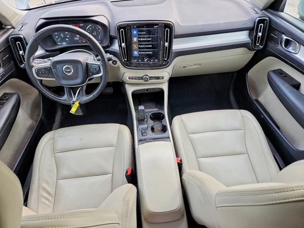 2019 VOLVO XC40