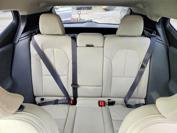 2019 VOLVO XC40