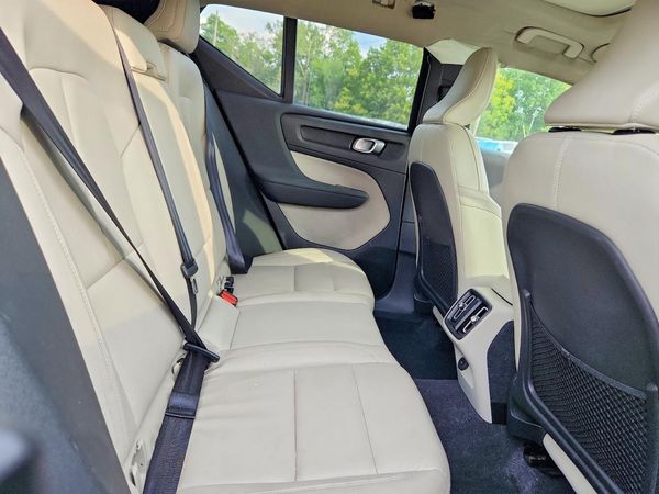 2019 VOLVO XC40