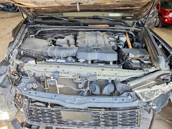 2021 TOYOTA 4RUNNER SRS Prem — Engine bay