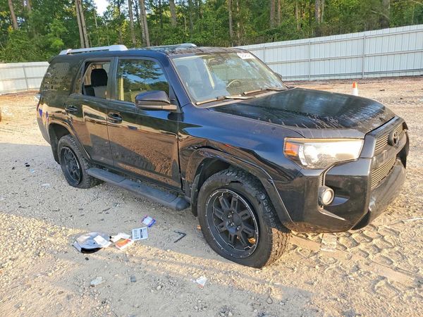 2017 TOYOTA 4RUNNER — Passenger 3/4