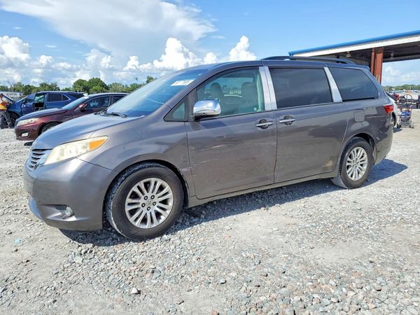 2015 TOYOTA SIENNA