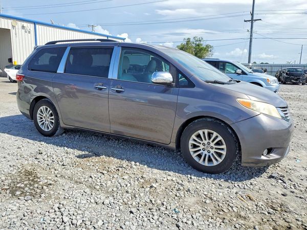 2015 TOYOTA SIENNA