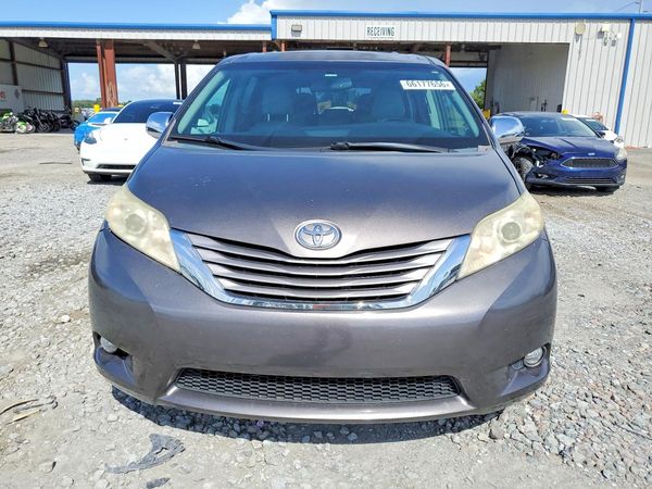 2015 TOYOTA SIENNA