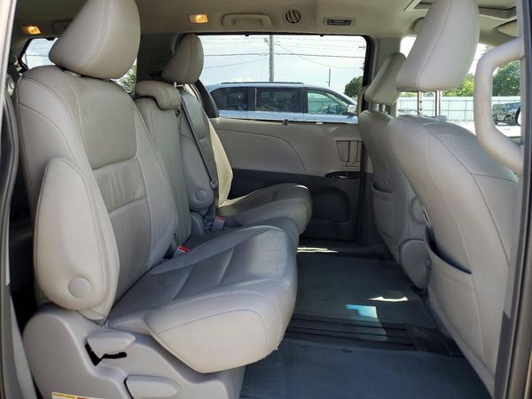 2015 TOYOTA SIENNA