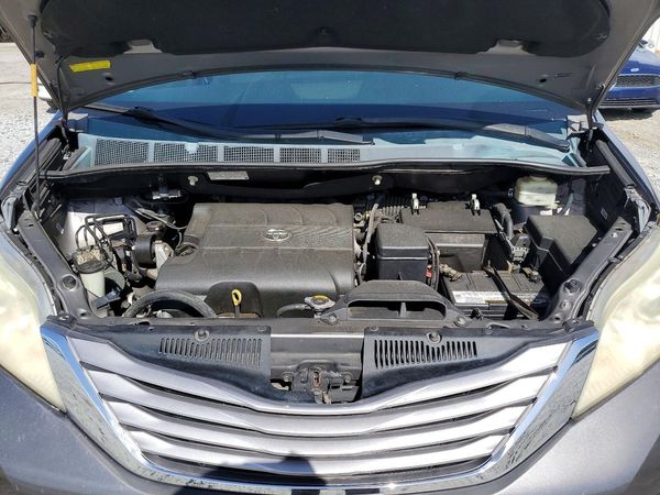 2015 TOYOTA SIENNA