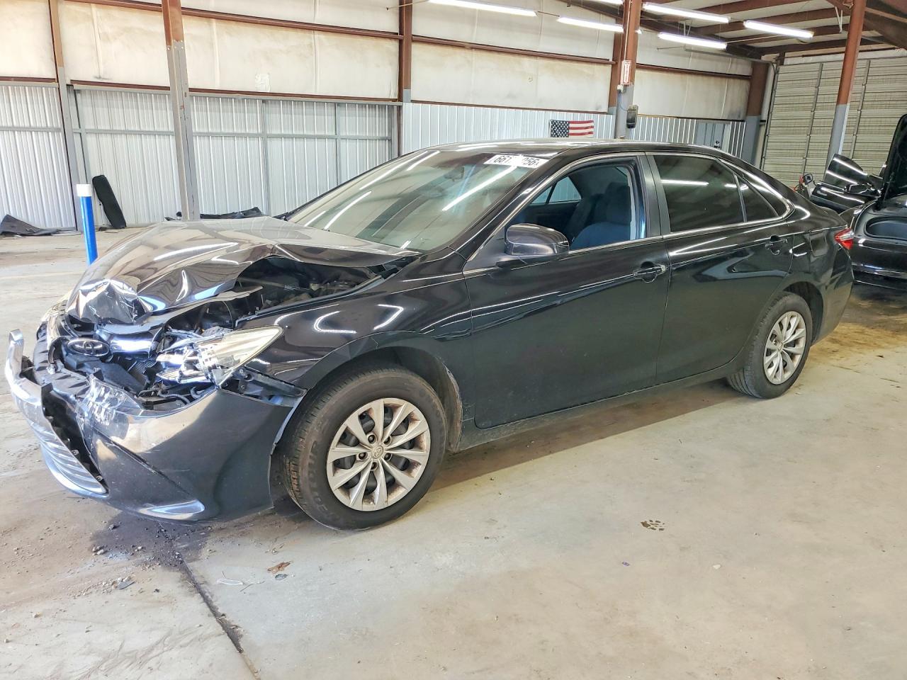 2017 TOYOTA CAMRY LE/SE/XLE/XSE — Front 3/4