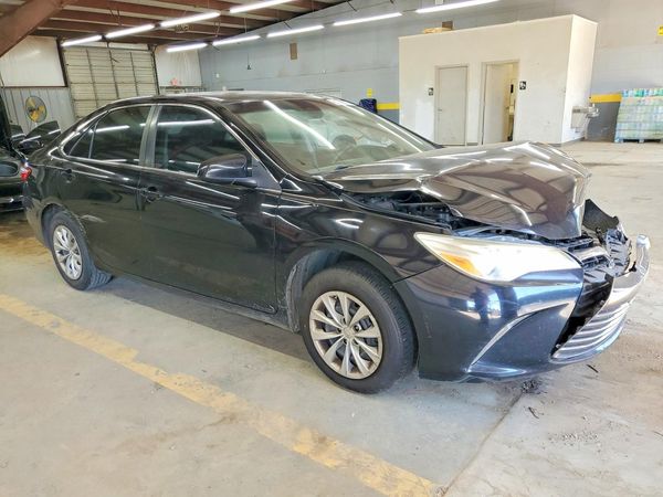 2017 TOYOTA CAMRY LE/SE/XLE/XSE — Passenger 3/4