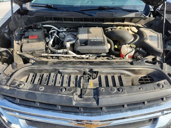 2021 CHEVROLET SILVERADO LT — Engine bay