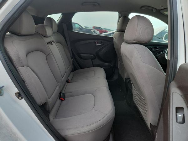 2015 HYUNDAI TUCSON GL (Middle-Low)